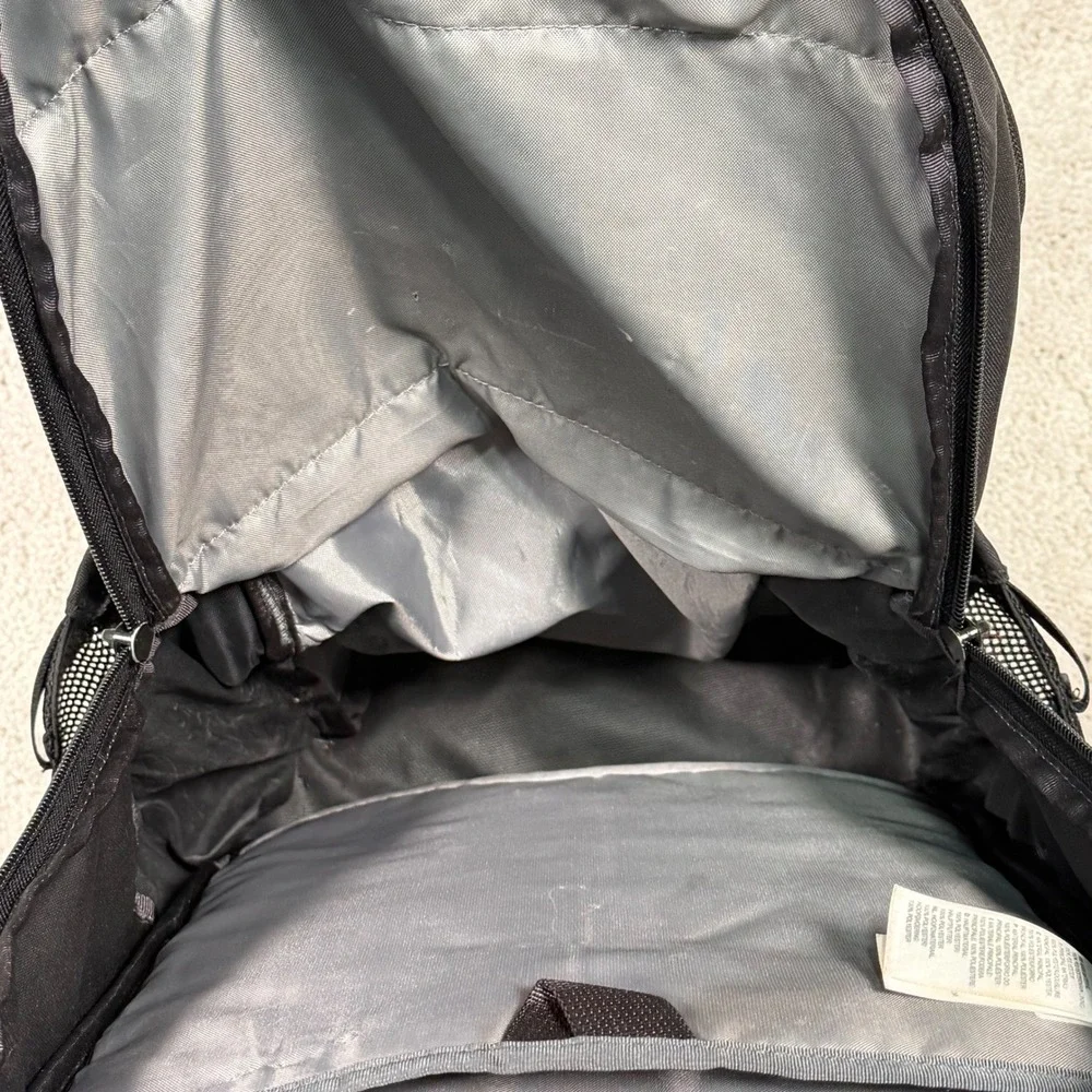 The North Face Black Crestone Flexvent 27.5 Liter Backpack NF0A52S8
